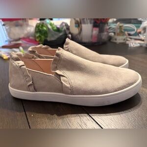 Kate Spade Cream Ruffle Slip-On Sneakers Lillie